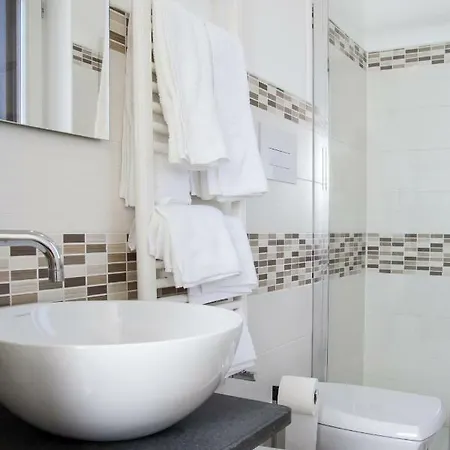 לינה וארוחת בוקר Bframe Cornice Barocca 3*