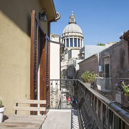 לינה וארוחת בוקר Bframe Cornice Barocca רגוזה