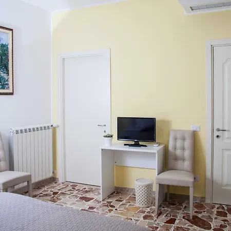 לינה וארוחת בוקר Bframe Cornice Barocca