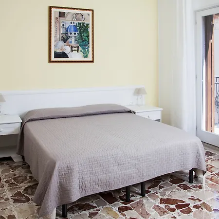 Bed & Breakfast Bframe Cornice Barocca