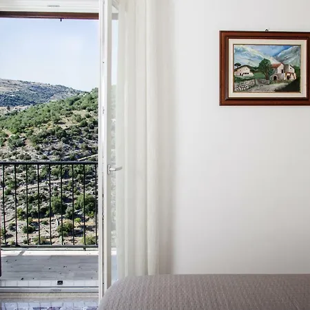 Bframe Cornice Barocca Bed & Breakfast *